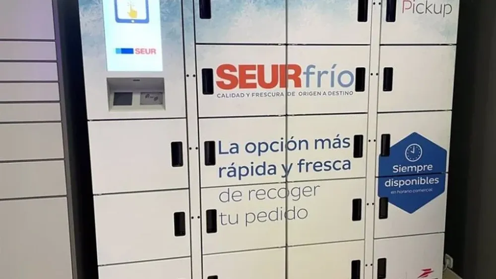 Seur instala un locker especial (taquillas inteligentes) para albergar ese tipo de productos refrigerados en el centro comercial de Madrid ABC Serrano