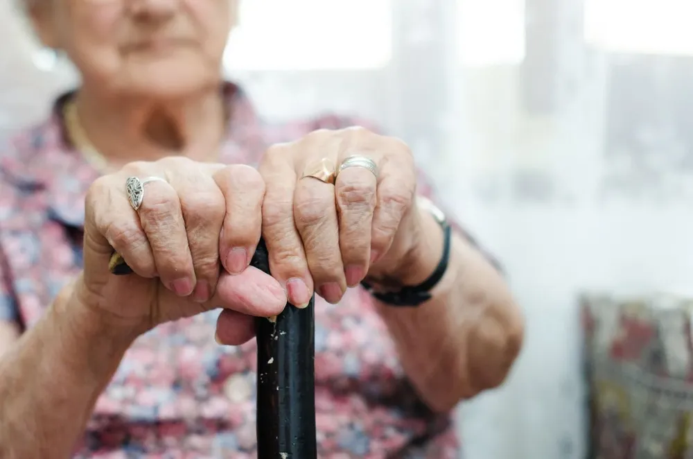 mujeres,-manos,-tercera-edad,-ancianos,-jubilados_20170823171541_103.webp