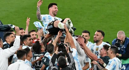 Messi fue levantado en andas por sus compañeros