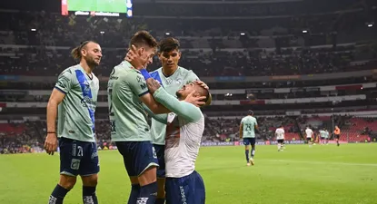 Emanuel Gularte celebra un gol en Puebla