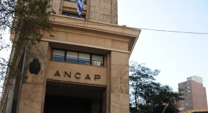 ANCAP tenía una deuda en dólares: ¿qué hizo para mejorarla?