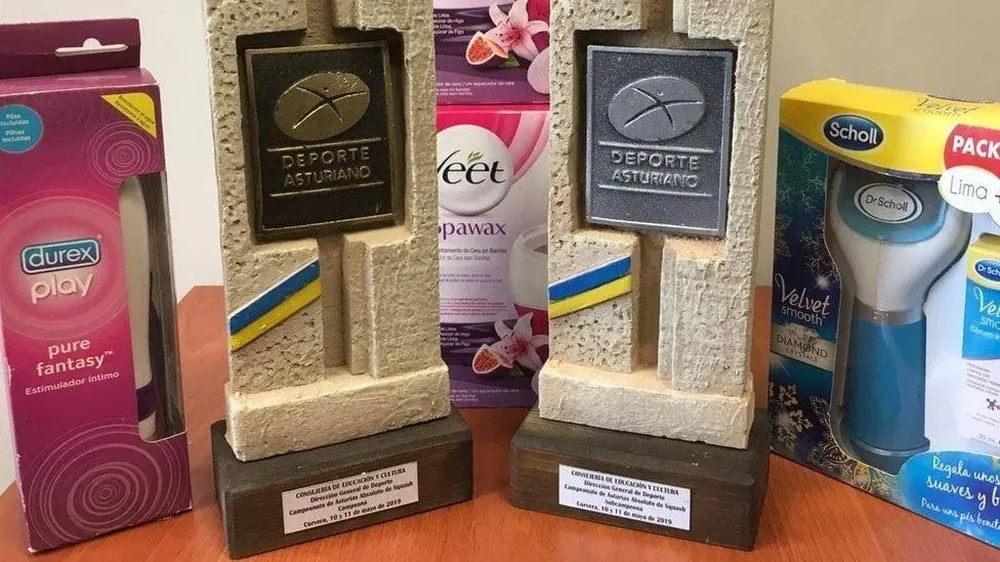 Las ganadoras aseguraron al diario español El País que los hombres no recibieron un kit de belleza.