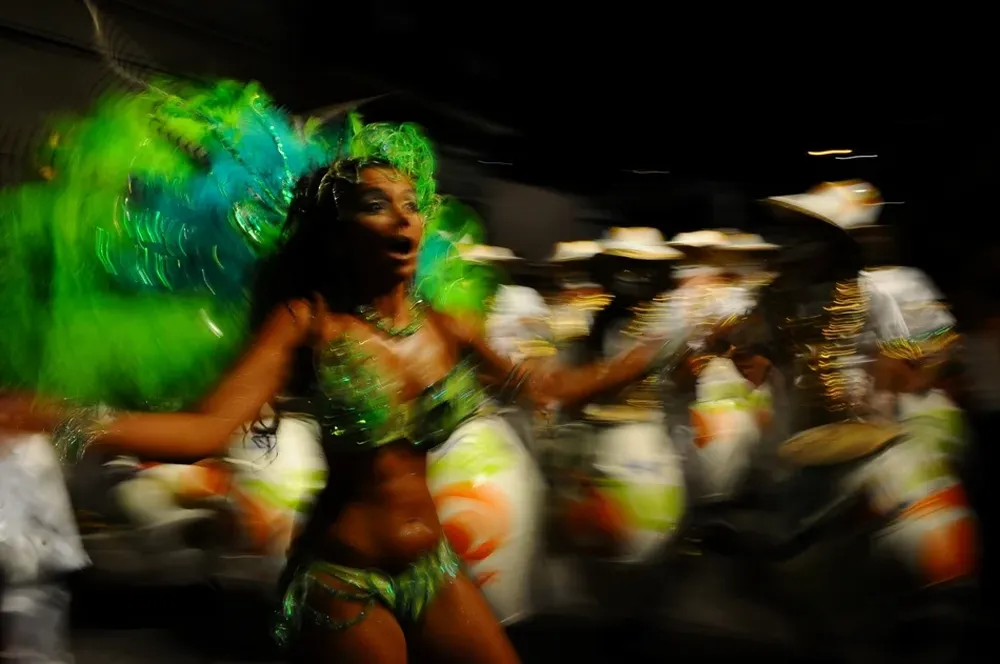 En cada noche la primera comparsa saldrá a la hora 21