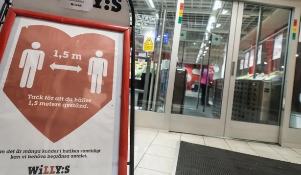 Suecia abandona la “estrategia sueca” ante repunte de casos de covid-19