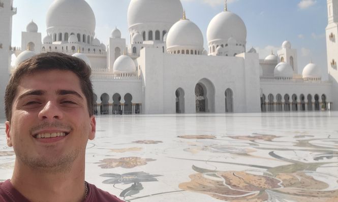 Álvaro Cabrera cursa un máster en la Universidad de Inteligencia Artificial Mohamed bin Zayed&nbsp;