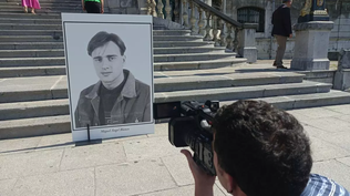 Una fotografía de Miguel Ángel Blanco en una concentración de homenaje