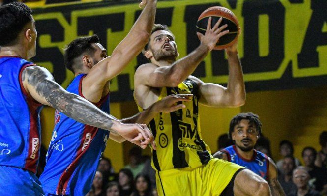 Santiago Véscovi, de Peñarol, en el partido contra Bigua