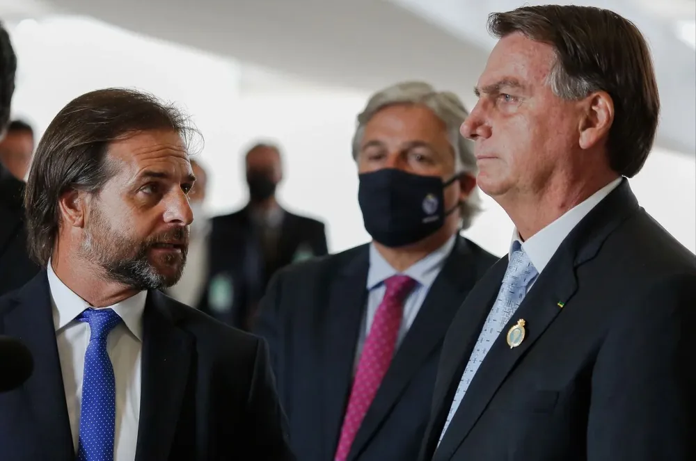 El presidente Luis Lacalle Pou junto a su par brasileño Jair Bolsonaro y el canciller Francisco Bustillo tras la reunión de este miércoles