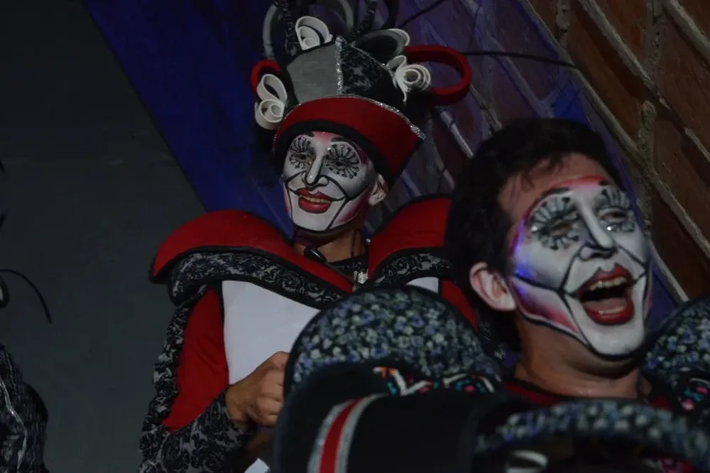 La murga de la familia Mega, La Gran Muñeca, flamante campeona del carnaval uruguayo