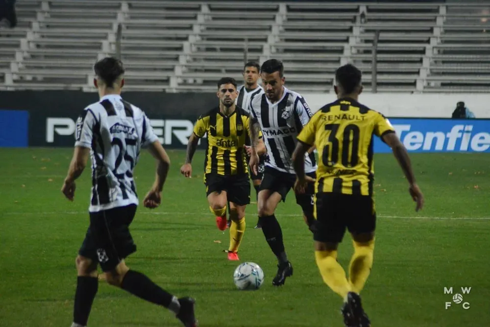 Mathías Abero pasando al ataque