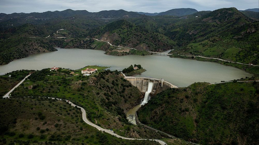 Vista aérea del embalse de Casasola, en el término municipal de Almogía (Málaga), el pasado 19 de marzo.&nbsp;