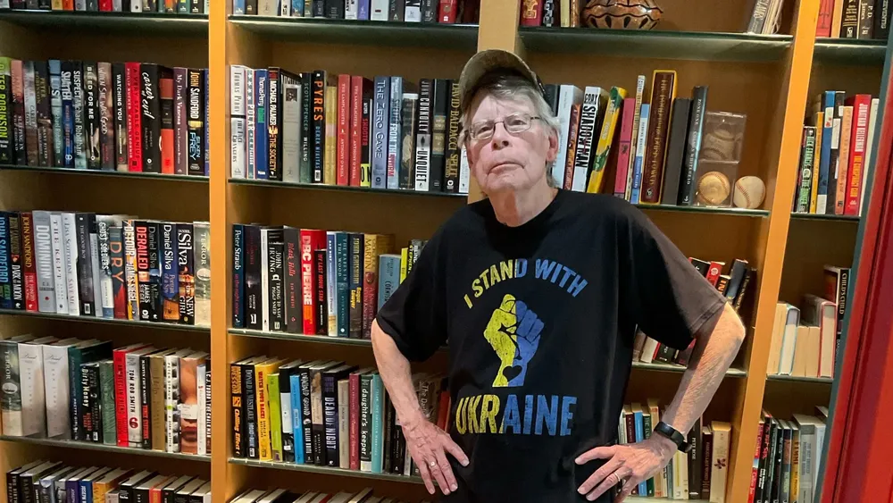 Stephen King publicó una foto de si mismo en apoyo a Ucrania