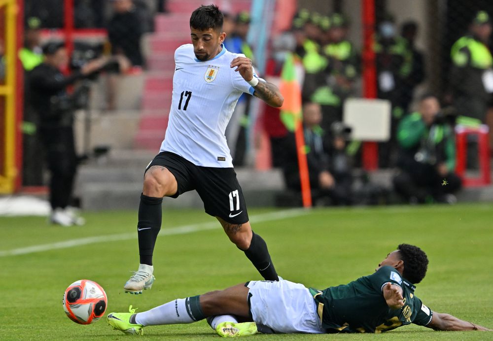 Cristian Olivera de Uruguay y Diego Medina de Bolivia por Eliminatorias