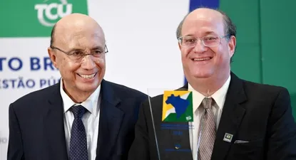 Ilan Goldfajn, a la derecha, presidente del Banco Central de Brasil