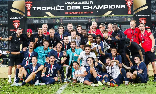 Cavani ganó la Supercopa francesa y llegó a su título 20 con Paris Saint-Germain