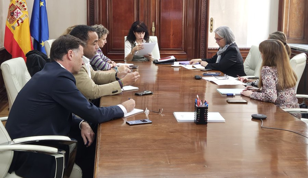 Ana Redondo preside una reunión de su cartera.