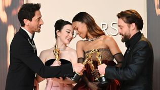 Entre política y besos sorpresivos en la boca: 5 momentos memorables de los Oscar en que Anora se convirtió en la gran ganadora