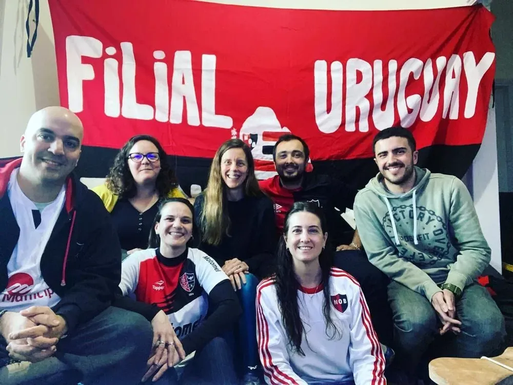Bruno Traversa e hinchas leprosos en Uruguay