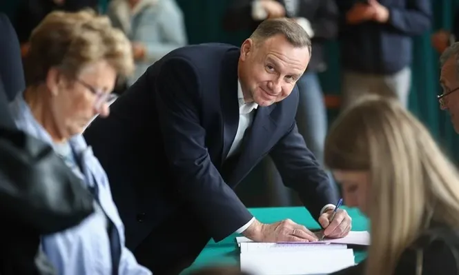 El presidente polaco, Andrzej Duda, deberá formar nuevo gobierno después de que el partido gobernante perdiera la mayoría en las recientes elecciones generales.