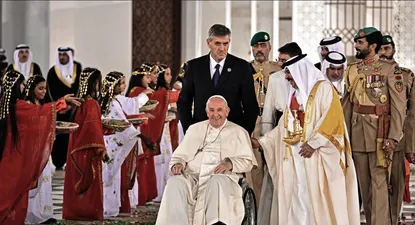 El papa Francisco junto al rey de Baréin, Hamad bin Isa al-Khalifa