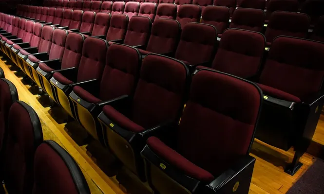 El gobierno flexibilizó el protocolo para teatros, cines y salas de música
