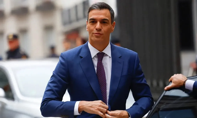 España sobresale en un contexto europeo de letargo económico. Pero el vigor de su crecimiento puede ser un arma de doble filo. Una guerte baja de tasas para mantener a flote a Alemania y Francia puede reavivar la presión inflacionaria que tan eficazmente logró aplacarse.&nbsp;