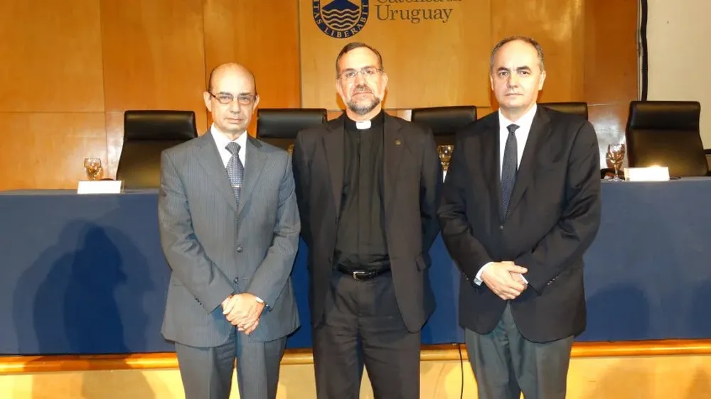 Carlos Delpiazzo, Eduardo Casarotti SJ y Ariel Cuadro