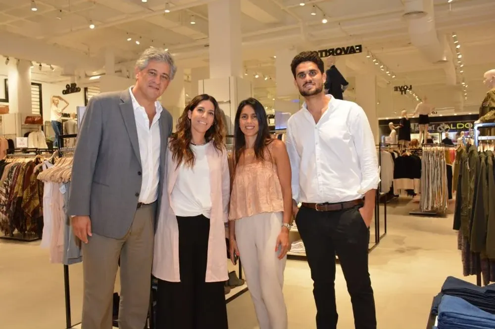 Gustavo Ferber, Nathalie Manhard, Victoria Martínez y Martin Ferber