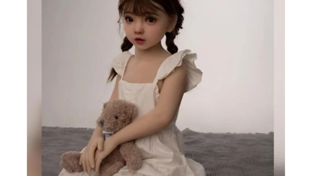 Una de las muñecas sexuales con cuerpo de niña ofrecidas por Shein.