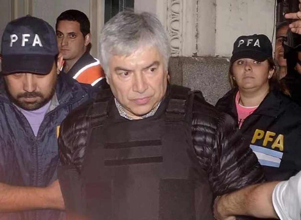 La causa conocida como “ruta del dinero K” comenzó en 2013 luego de un informe periodístico en el programa PPT de Jorge Lanata en donde se aseguraba que el empresario Lázaro Báez había sacado del país 55 millones de dólares con maniobras financieras a cuentas en Suiza.