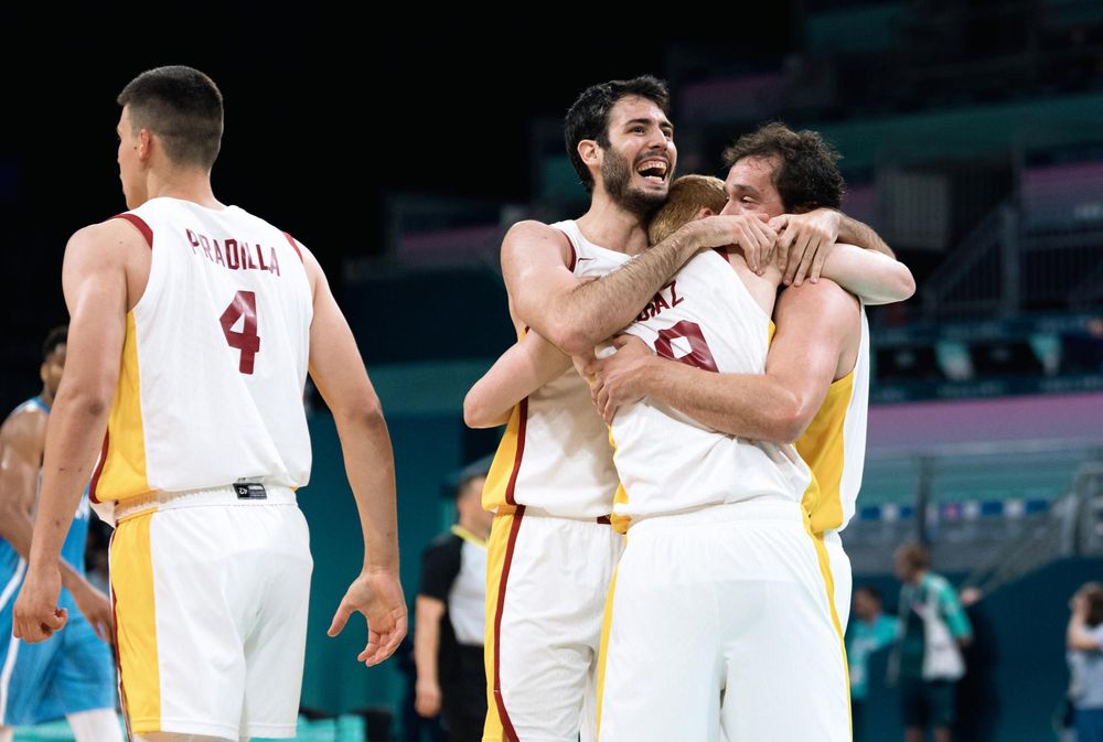 La selección masculina de baloncesto se ilusiona. La selección masculina de baloncesto se ilusiona.