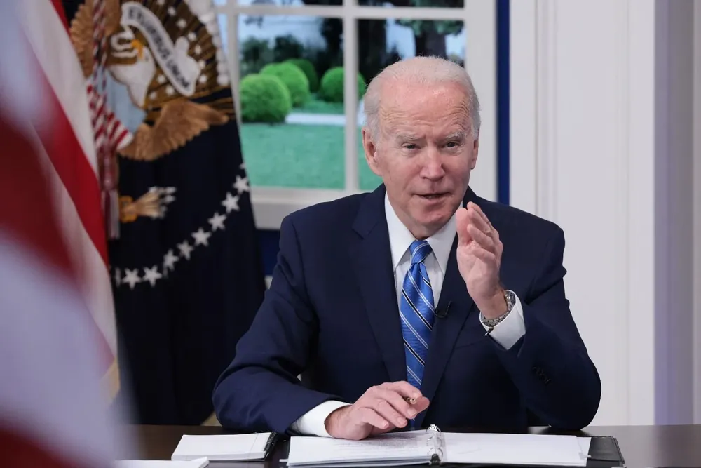 Biden dijo que Ómicron es una fuente de preocupación, pero no debería ser una fuente de pánico