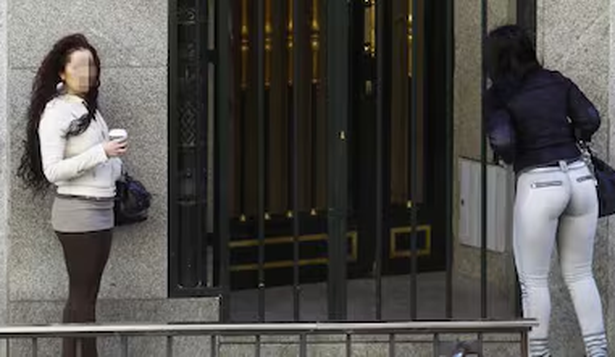 La Comunidad de Madrid acogerá el primer centro público de España para ayudar a mujeres a salir de la prostitución