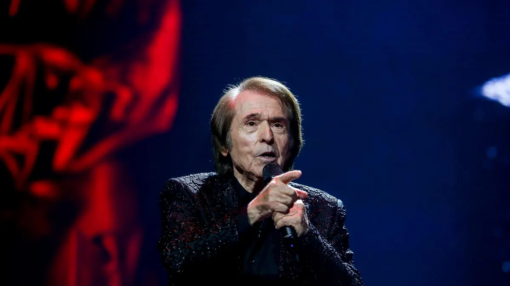 El cantante español, Raphael.