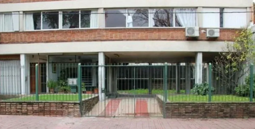 Frente del edificio donde se ubica el inmueble que rematará el martillero Luis Cardozo Castro