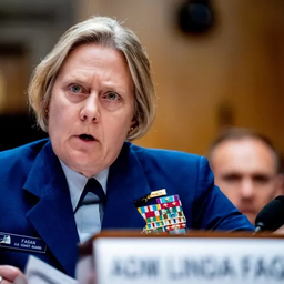 La Comandante de la Guardia Costera de EE.UU., Almirante Linda Fagan, habla durante una audiencia en Washington, D.C., el 11 de junio de 2024.