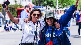 Hinchas de Nacional se acercan al Gran Parque Central