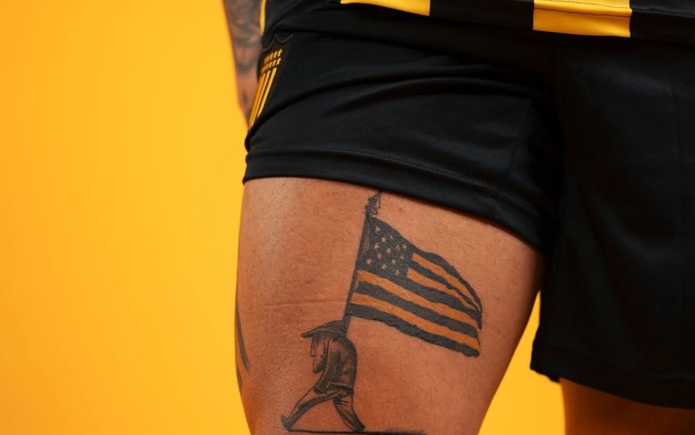 El tatuaje de Washington Aguerre que mostró Peñarol en la presentación de su nueva camiseta