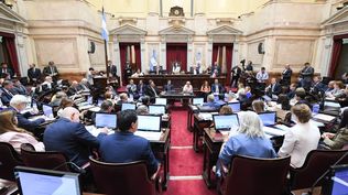 La reforma laboral pasó por el Senado mientras crece la preferencia de la sociedad por el sector privado