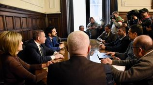 Reunión de partidos políticos con el ministro Carlos Negro
