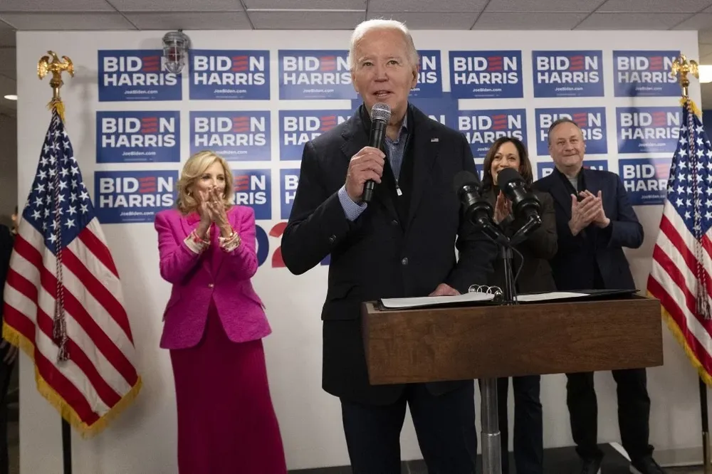 Biden no viajó a Carolina del sur este sábado, pero estuvo en el cuartel general de la campaña demócrata en Washington.