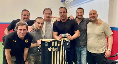 Moratorio y directivos de Peñarol en el Gran Parque Central