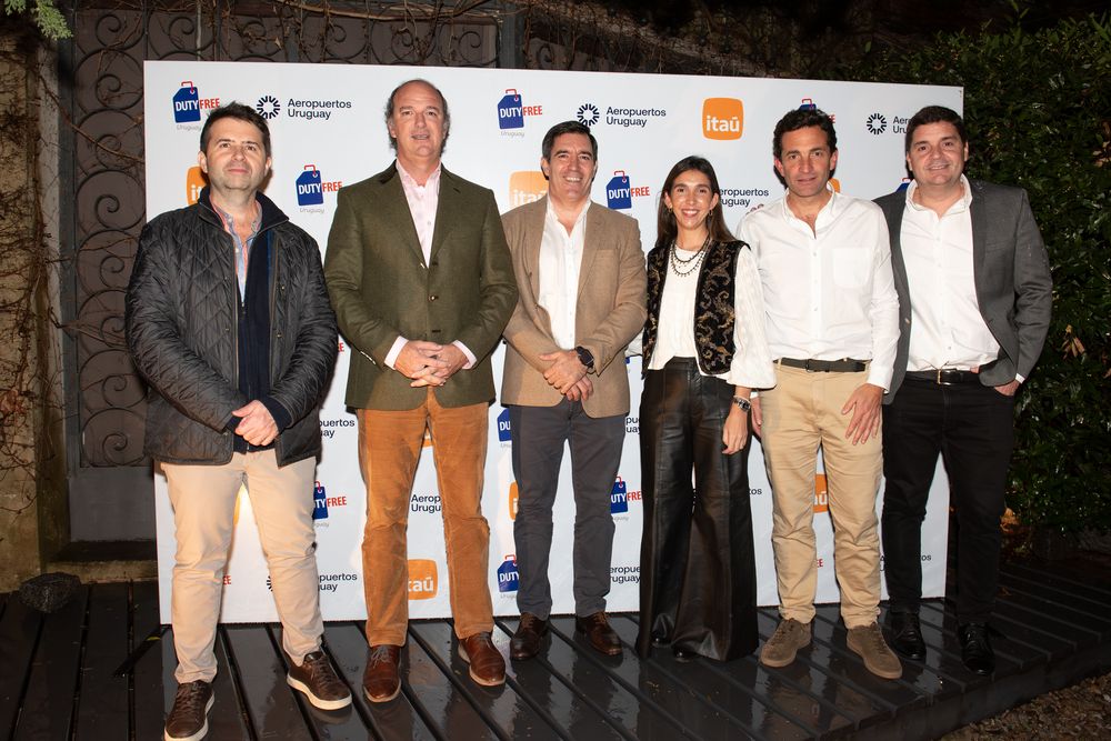Fabrizio Belo, Agustín Tafernaberry, Ignacio Arechavaleta, Sofía Gómez Platero, Diego Arrosa y Hernán Romay.