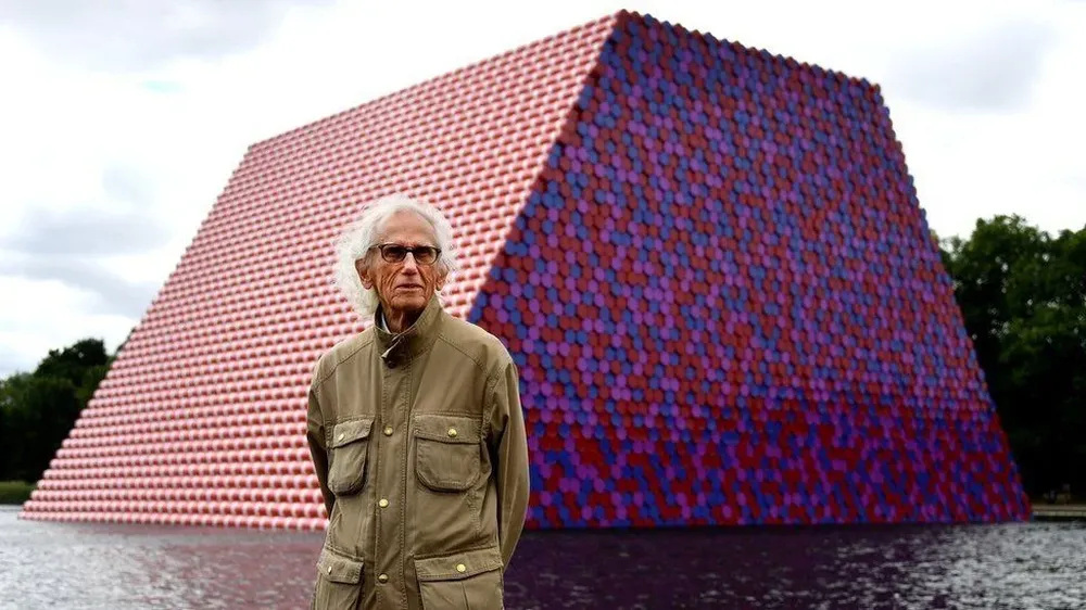 EPA La Mastaba en Londres, fue presentada por Christo en el Hyde Park de la capital británica en 2018