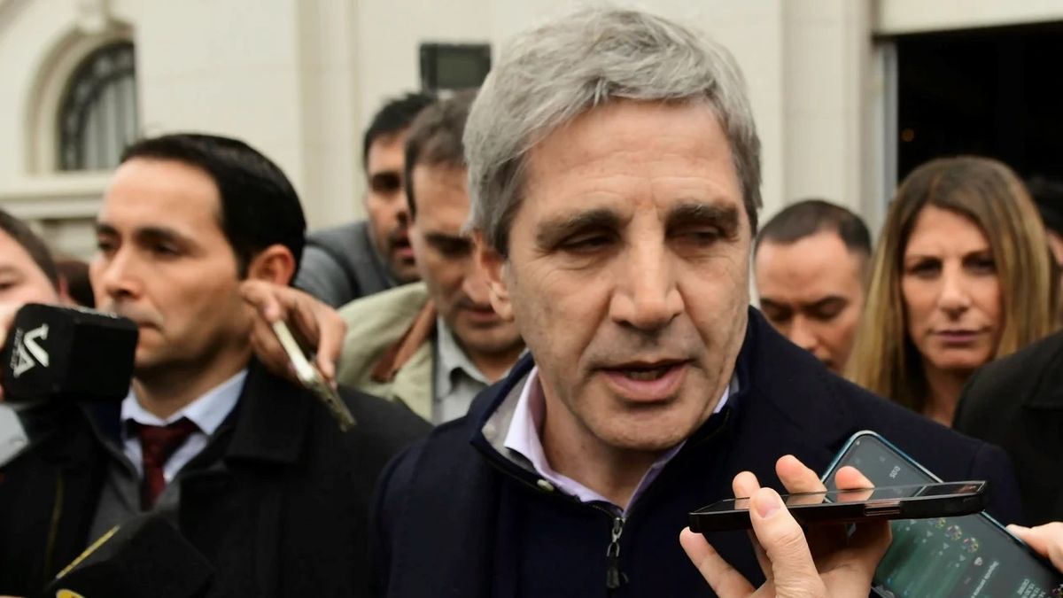 El equipo económico busca tapar el escándalo cripto de Milei con los buenos  datos de la economía