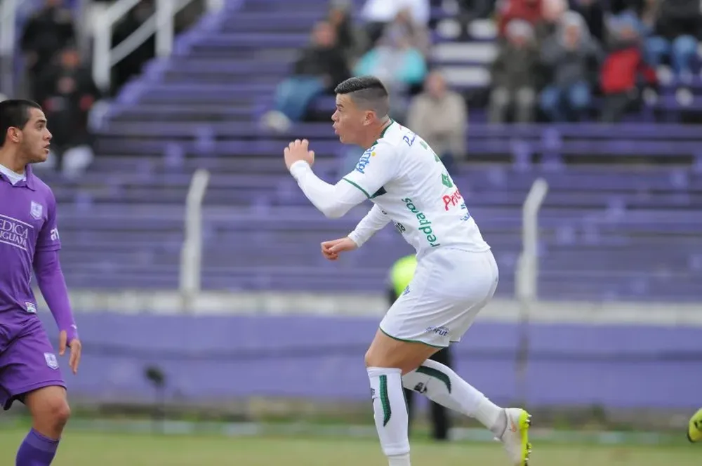 Paco Rodríguez, el ex Danubio, ahora en Plaza, mejor defensa