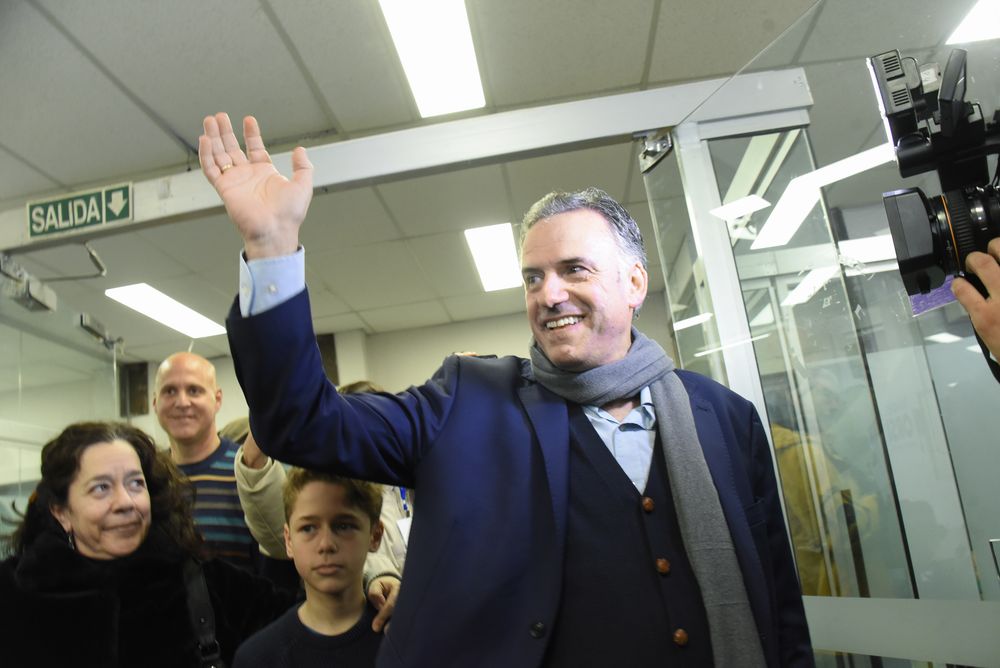 Yamandú Orsi en la noche de las elecciones internas. Archivo