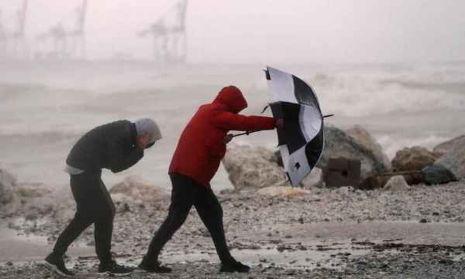 Alerta roja en el norte de España por la borrasca Benjamin.
