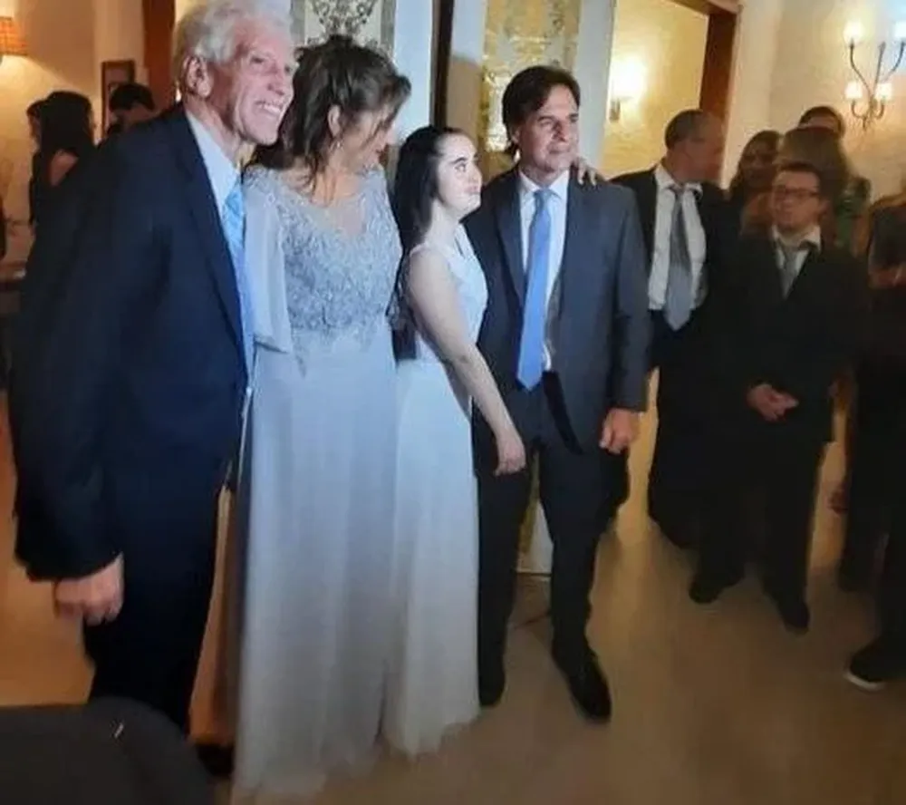 El mandatario se fotografió junto a la quinceañera