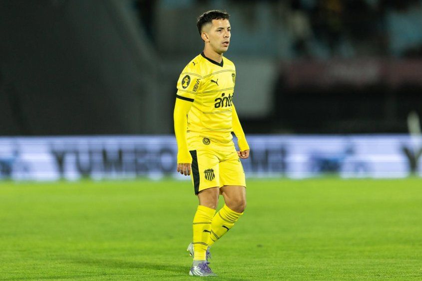 Leonardo Fernández en el partido ante Progreso. (Archivo)